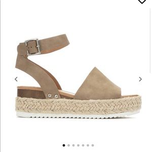 Soda taupe sandal espadrille size 9